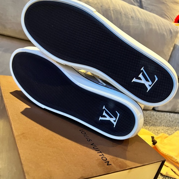 Authentic Louis Vuitton men’s high top sneaker - Picture 5 of 7